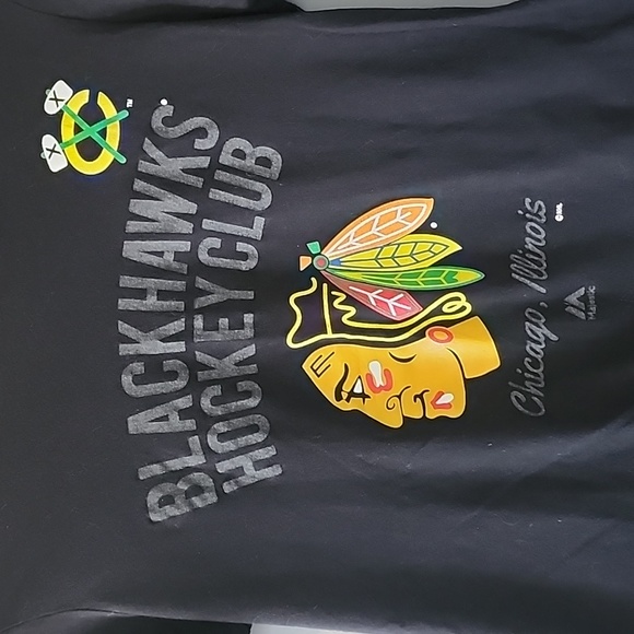BLACKHAWKS LADIES TSHIRT - Picture 2 of 3